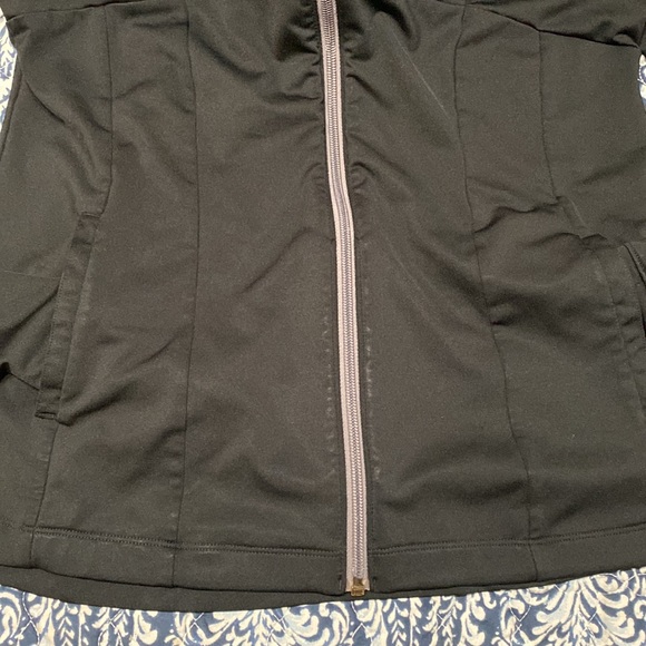 ***SOLD****. Under Armour jacket, black, size L - Picture 4 of 10